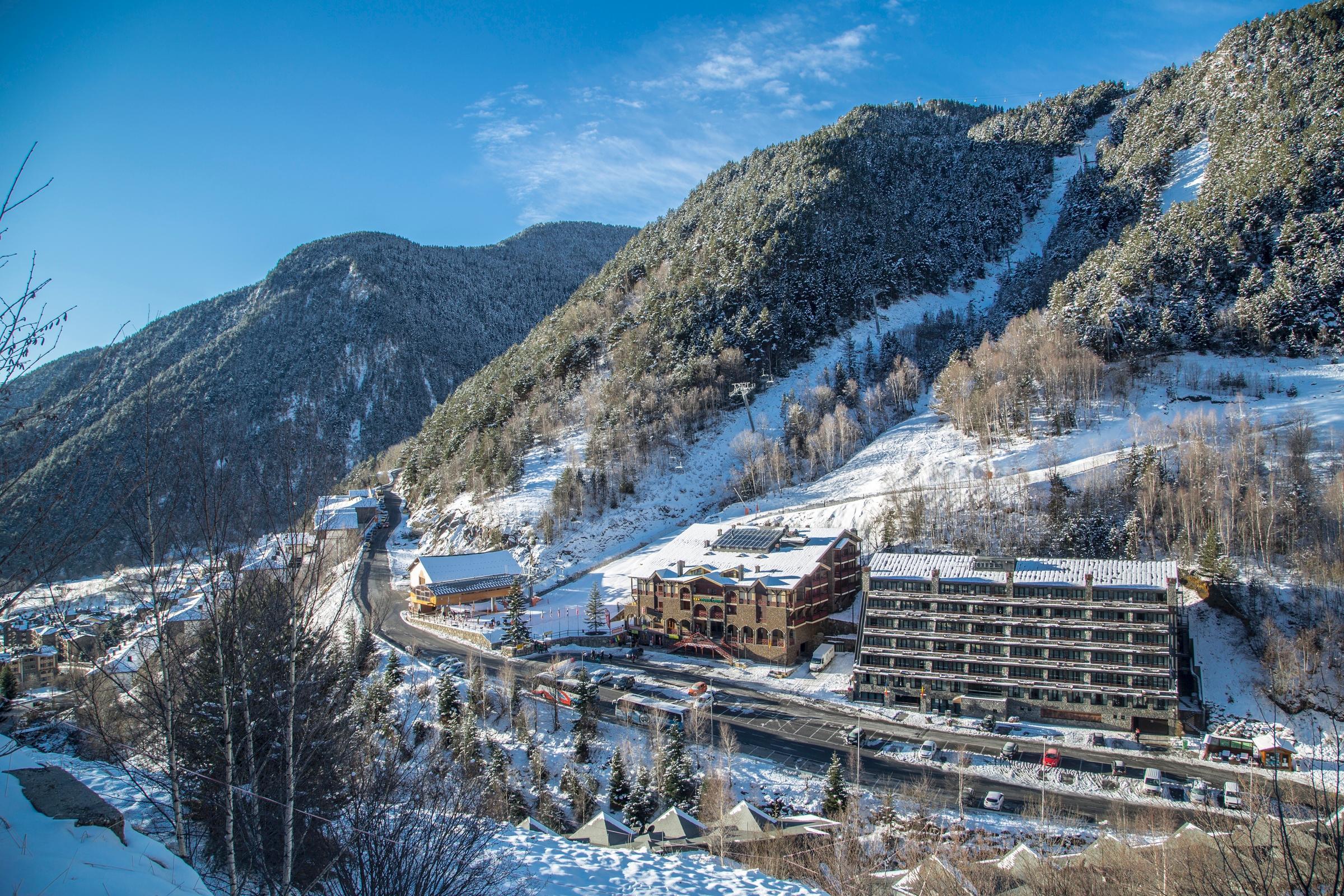 Yomo Patagonia Hotel Arinsal Eksteriør billede