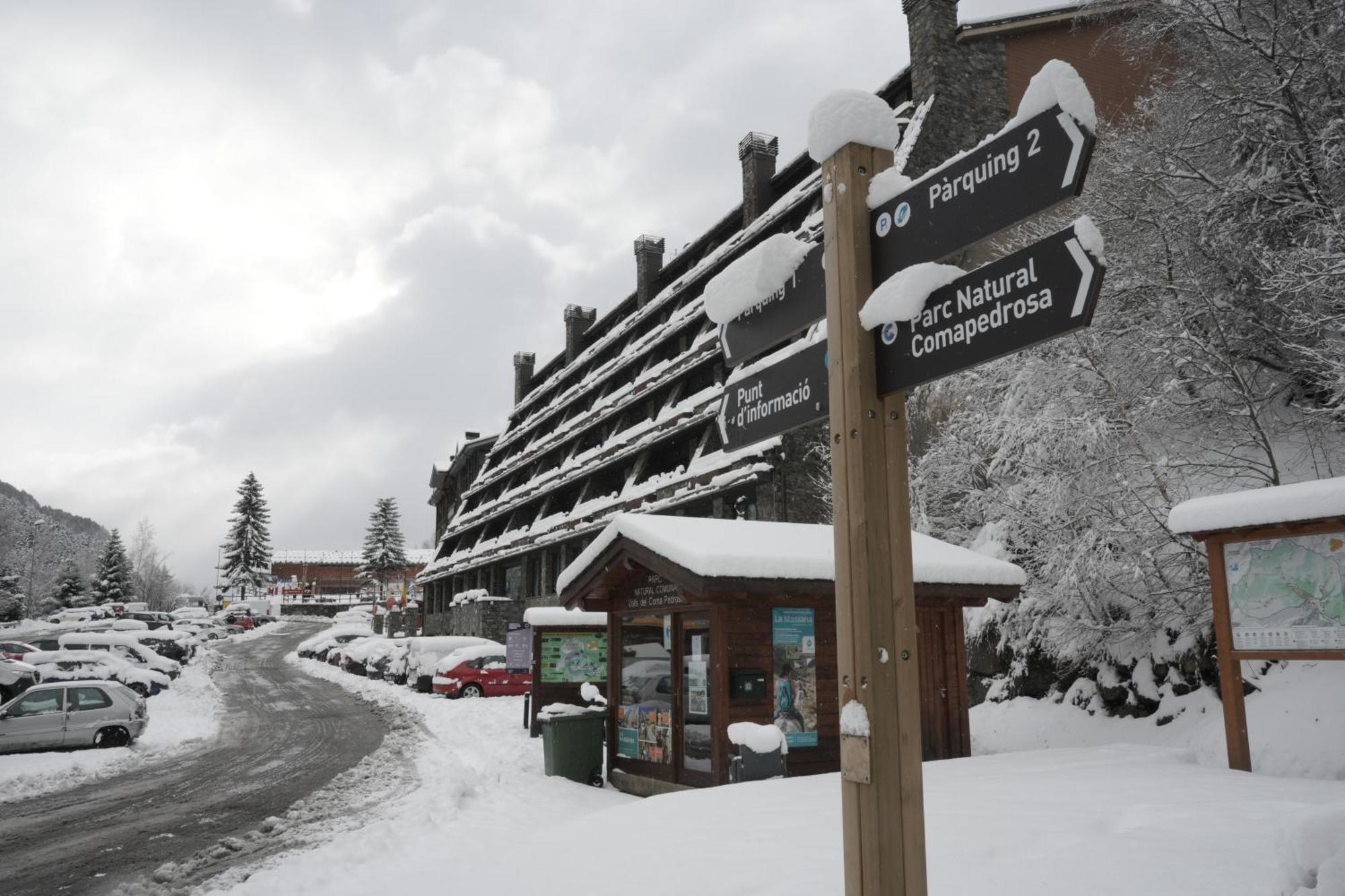 Yomo Patagonia Hotel Arinsal Eksteriør billede